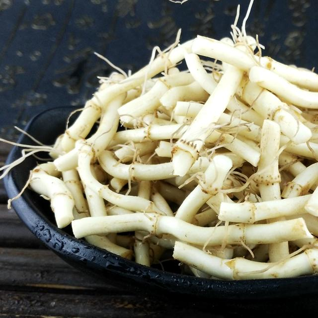 这叶子是"口臭死对头",每天喝2杯,加速肠道蠕动,从此无口臭