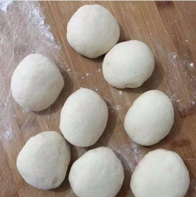 做馒头时熊孩子拿把梳子印一印, 蒸出来的馒头很好看