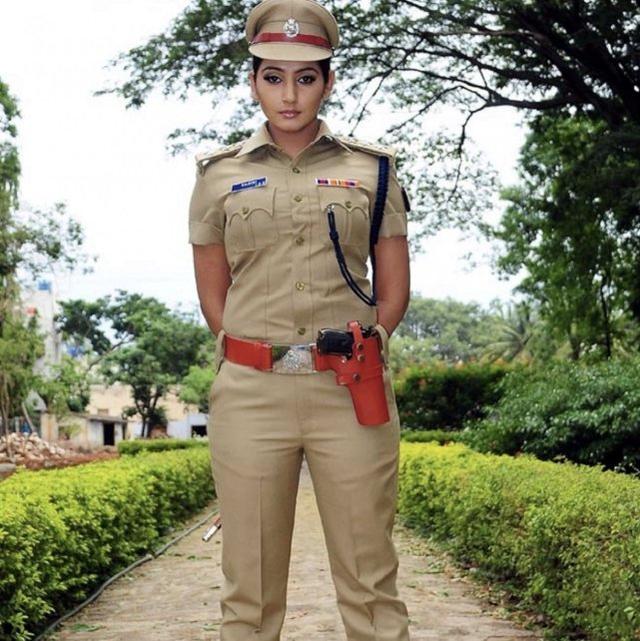 实拍印度漂亮的女兵真实照片,看完让人有一种冲动!
