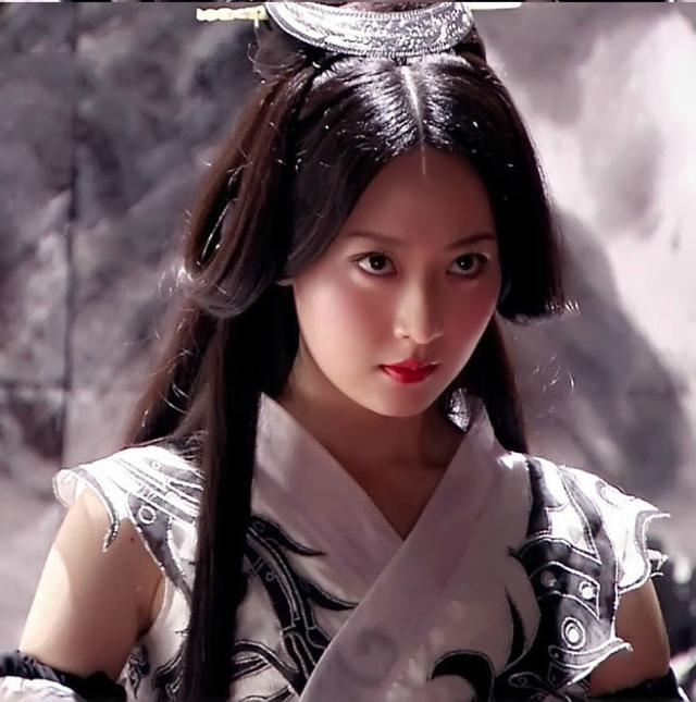 又一位被成龙"连累"的女演员,最惨时拍抗日神剧,即将重回一线