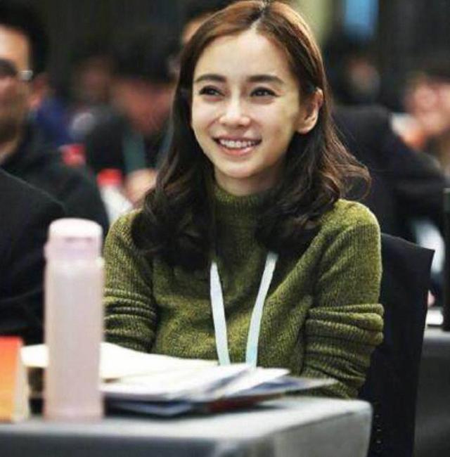 关晓彤发言惹众怒,瞬间被杨幂一句话打脸!网友