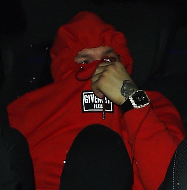 ufc嘴炮蒙面现身被拍,走路不在嚣张变得很胆小,怕黑社会追踪?