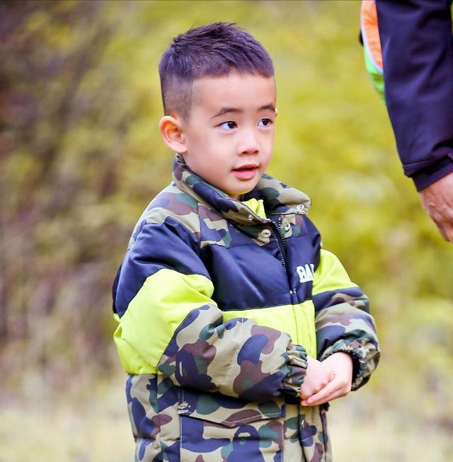 看到小小春jasper穿迷彩服好想问他缺妹妹吗二十多岁的那种