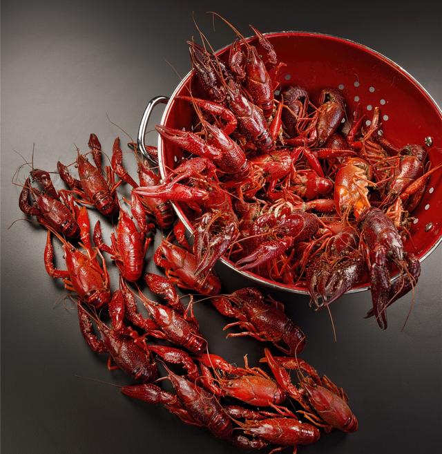 海鲜大排档是怎么做龙虾螃蟹的,一招教你做的美味诱人,方法简单