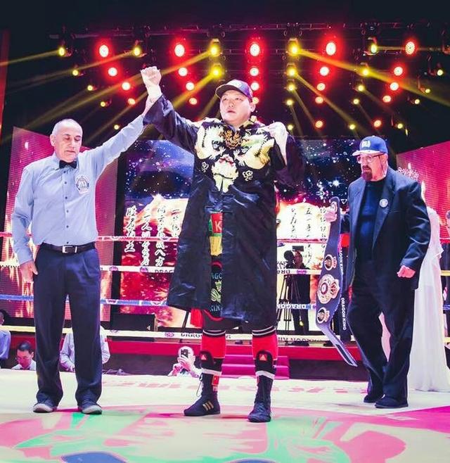 张君龙横扫世界双冠王,对手排名远超重量级拳王