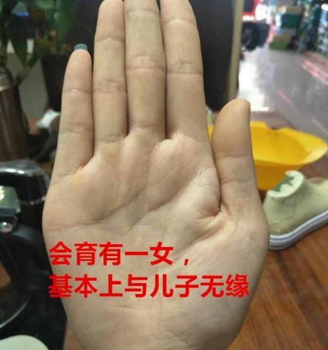 手相的感情线来看,这个直线就是姻缘线,出现了这个直线,你的姻缘就