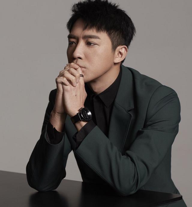 30岁俞灏明近照却像40岁,成熟沧桑再也回不去,没有美颜让人心疼