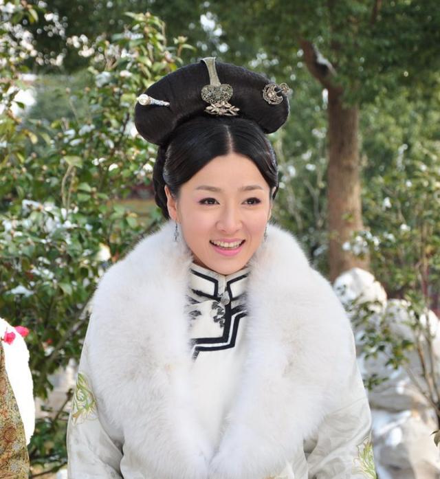火吧,2012年她与袁珊珊,张檬等人主演的《美人无泪》中扮演了皇太极的