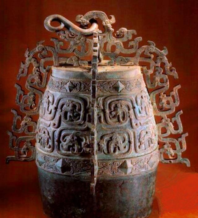 1公分此器铭文显示为秦武公祭祀先祖襄公,文公,静公,宪公的制骼衿