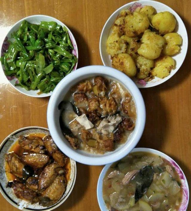 月薪1万的一家4口的日常晚餐,你们看了觉得如何!