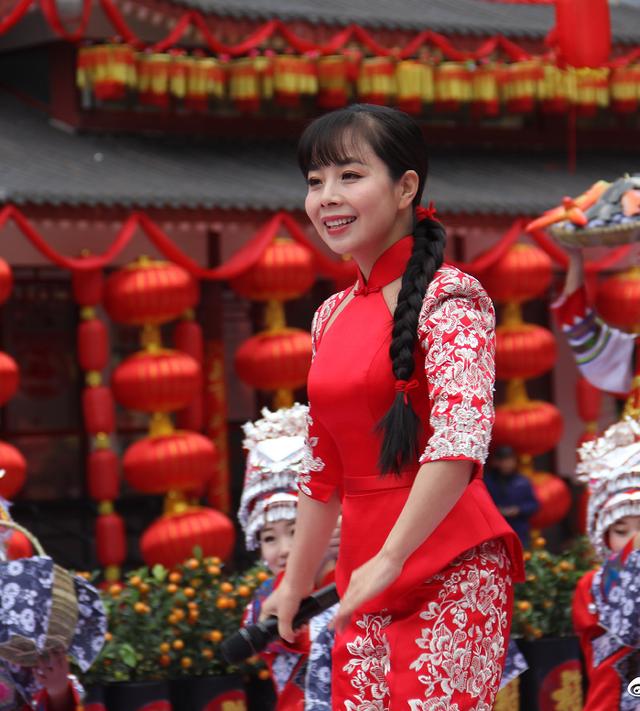 她是最美农民女歌手,让不少观众为她沉迷,带着乡村气息这般动人|王