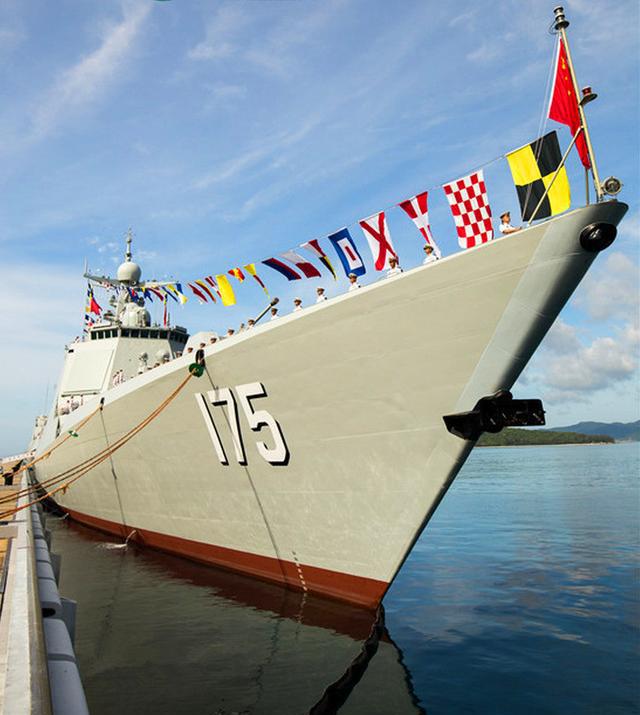 中国首艘055型,第十三艘052d型驱逐舰下水!