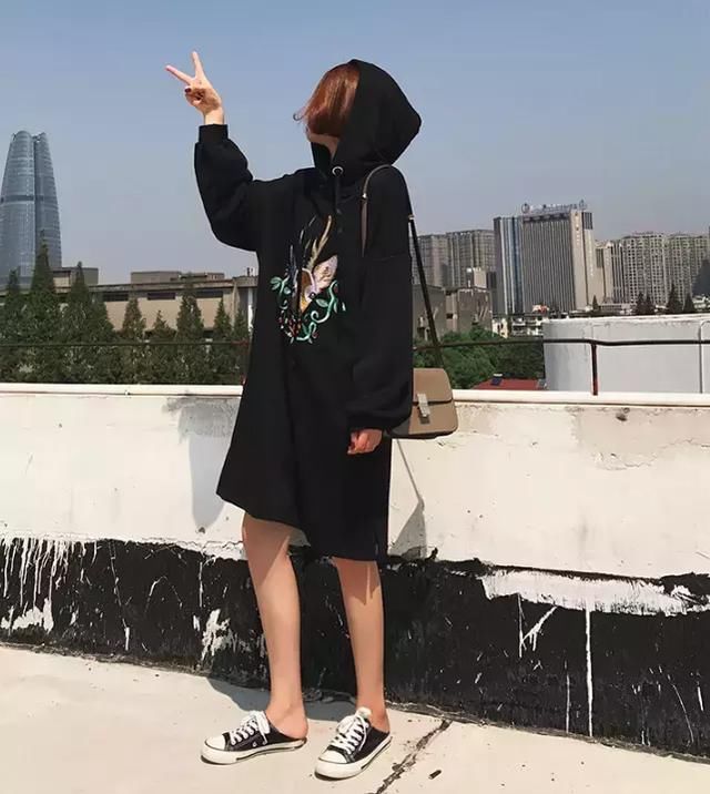 外套和卫衣都有帽子,你知道该怎样穿吗?!