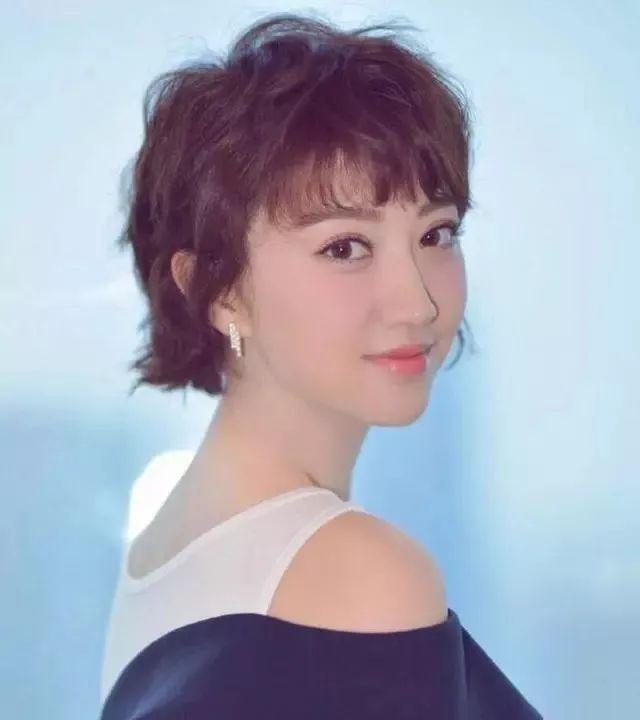 2017年最流行的"羊毛卷"短发,好看的会让人上瘾