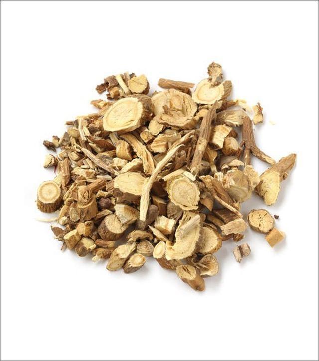 取大枫子50克,苦参50克,蛇床子15克,浮萍15克,荆芥15克,川芎15克,苍耳