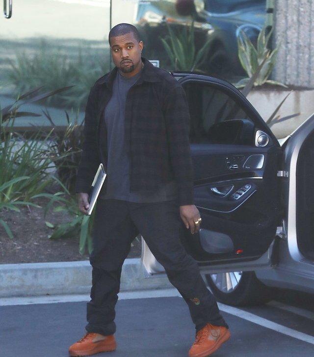 口嫌体正直本人! 侃爷比v卖萌却一脸冷漠, 反差萌好讨喜!