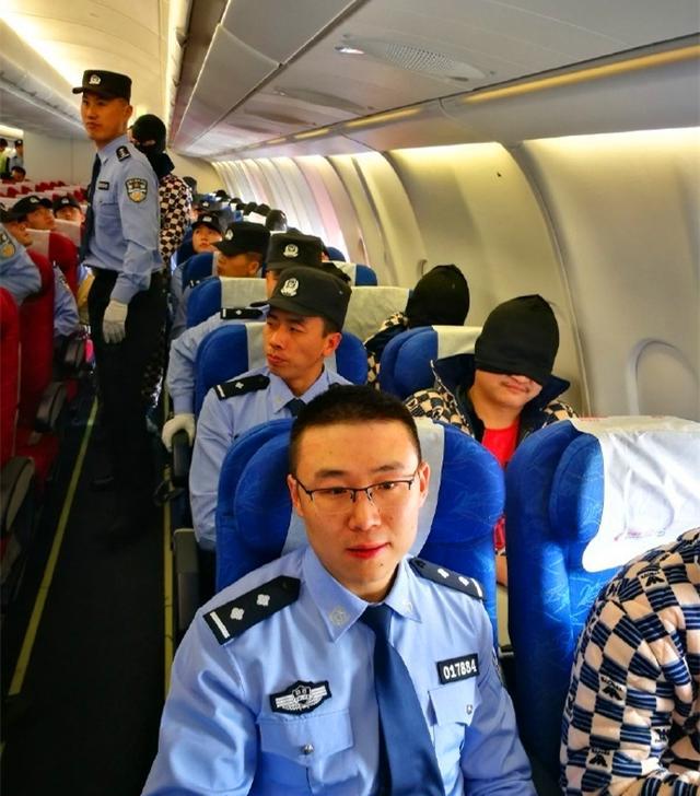陕西130余名公安特警飞老挝押回63名犯罪嫌疑人!