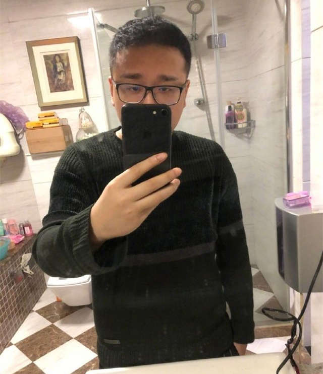 少年早秃算是笑笑孙亚龙的心病,连"鸭脖门"事件都没有头发光光给他