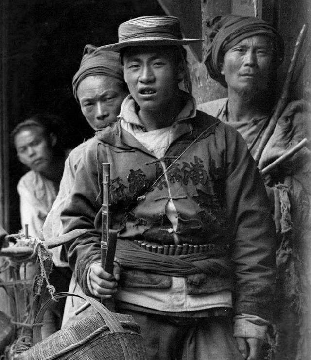 晚清老照片:你没见过真正的清朝士兵,军装长这样?