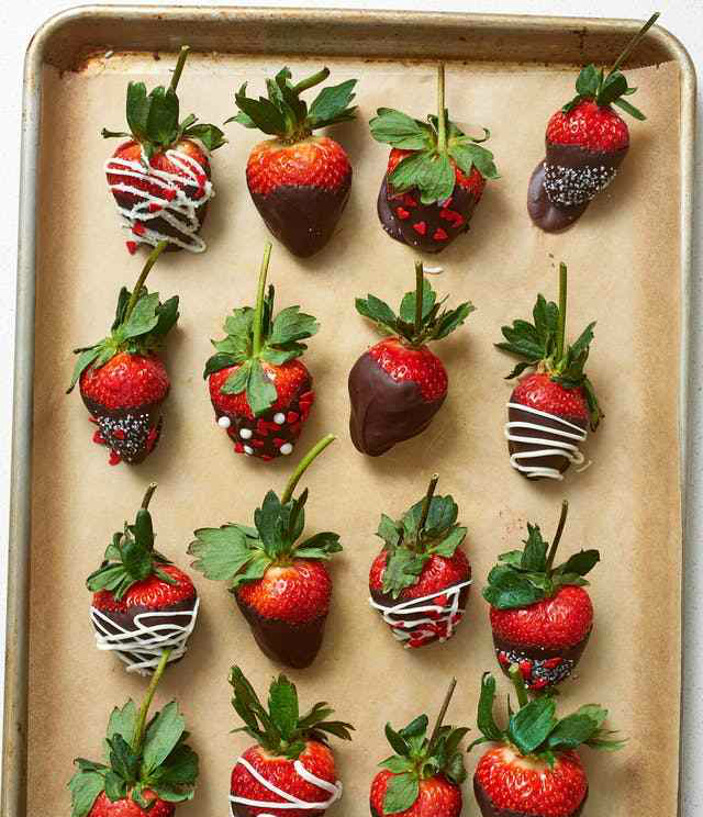 自制新鲜草莓巧克力糖果,过年拿来招待客人太棒,好看又好吃