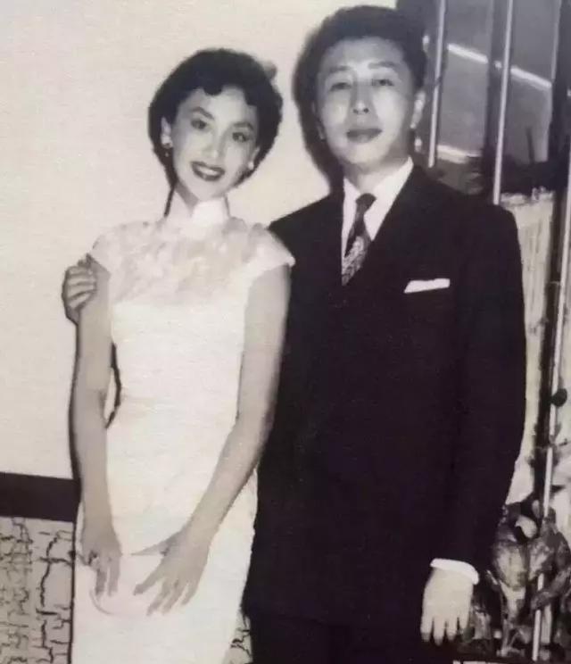 当时林葆诚虽是从商,却对艺术有着浓厚兴趣,夏梦当时就吃这套.