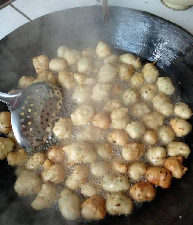 过年了我还是爱吃妈妈的炸丸子,过年必不可少的零食