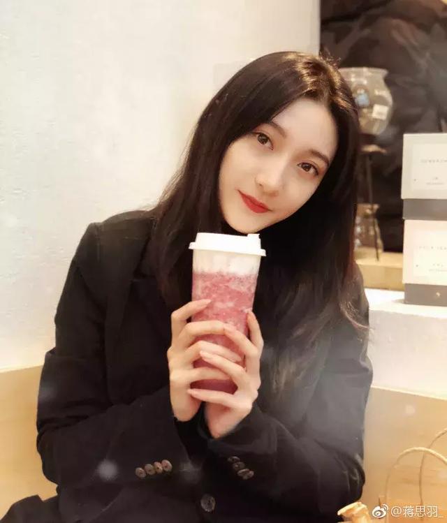 《见习法医》呆萌高冷一秒切换,蒋思羽这个美腻的小姐姐有点酷