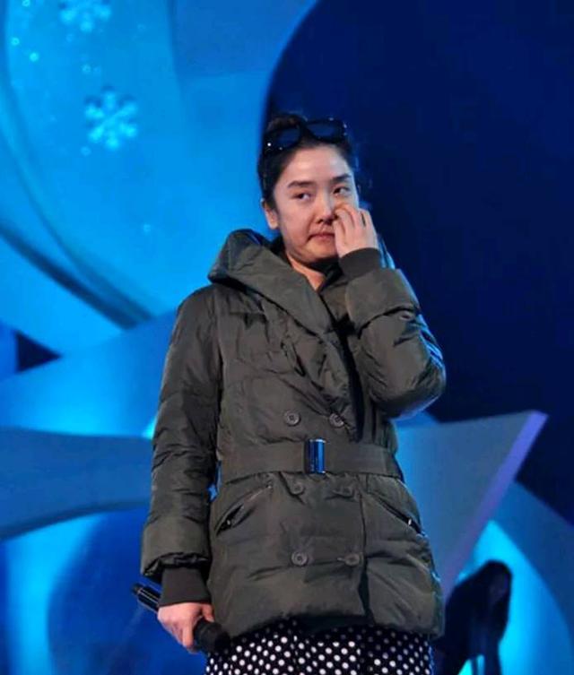 "凤凰传奇"玲花近期素颜照被曝光,网友:真是判若俩人