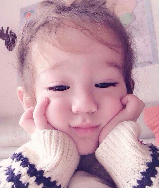 周嘉诚近照,一个被当做女孩养大的男孩,人气最