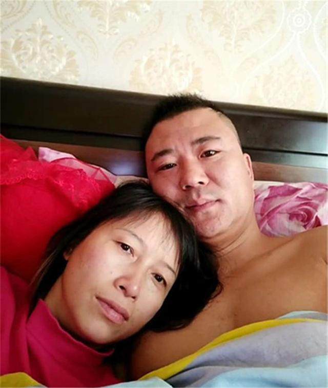 23岁小伙娶41岁二婚妇女,婚后妻子太黏人,让小伙心烦后悔