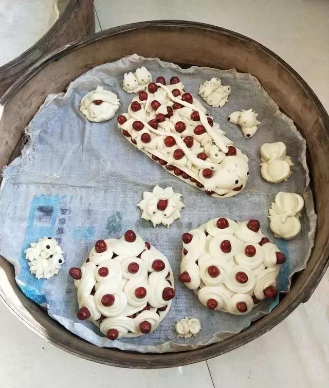 忻州的习俗每年春节前都要蒸花糕枣山,看着好有年味儿啊by:美妙旋律