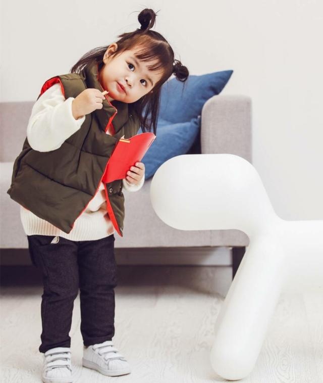 67 包可艾从出生到大的照片,实力卖萌画面喜感,堪