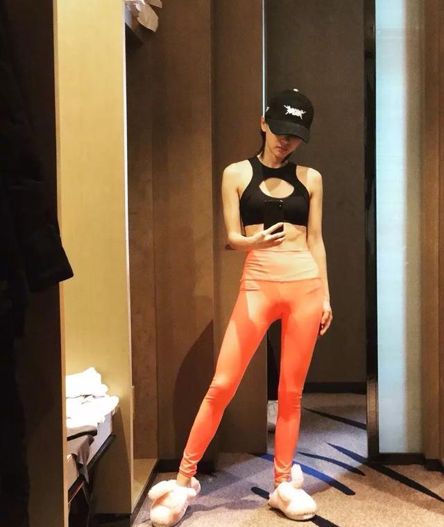 贾乃亮前女友王子文,微博大秀腹肌 网友:这是要说点什么吗?