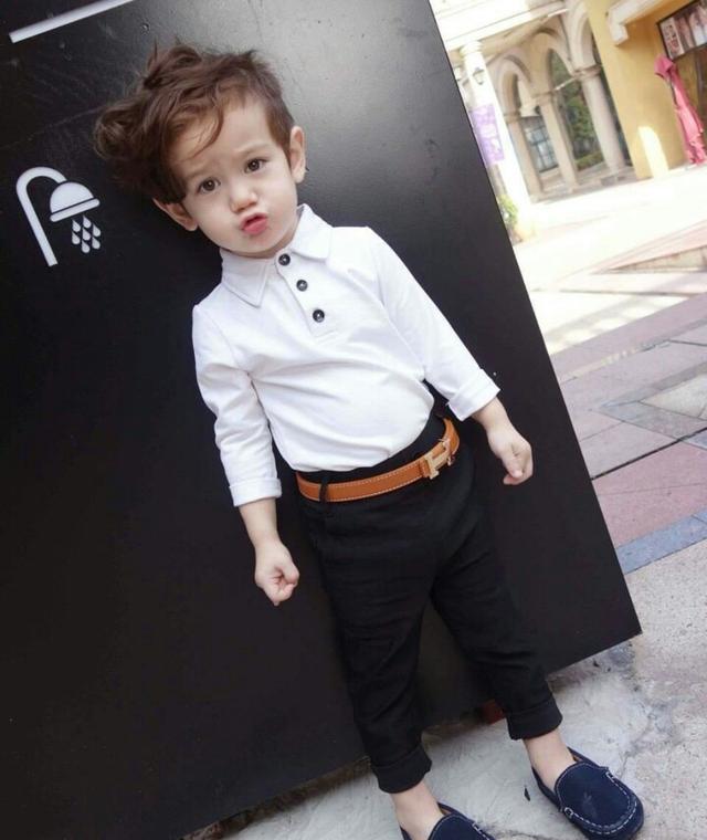 周嘉诚近照,一个被当做女孩养大的男孩,人气最