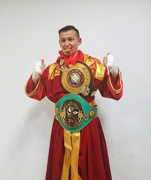 新疆拳王荣登双冠获世界认可,力拼日本悍将为国争光
