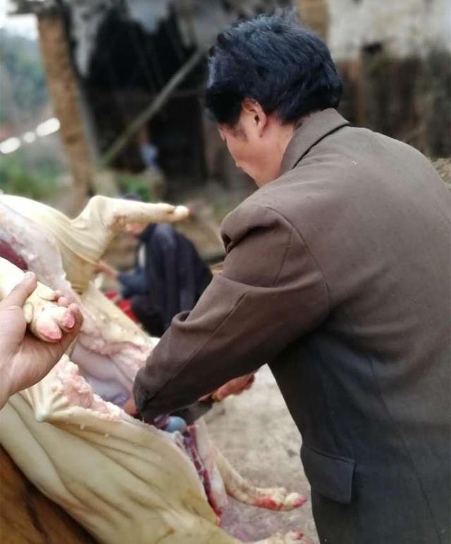 那就是屠夫,我们习惯叫杀猪佬,每