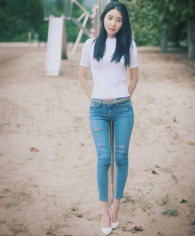 女生穿搭牛仔裤紧是一种态度