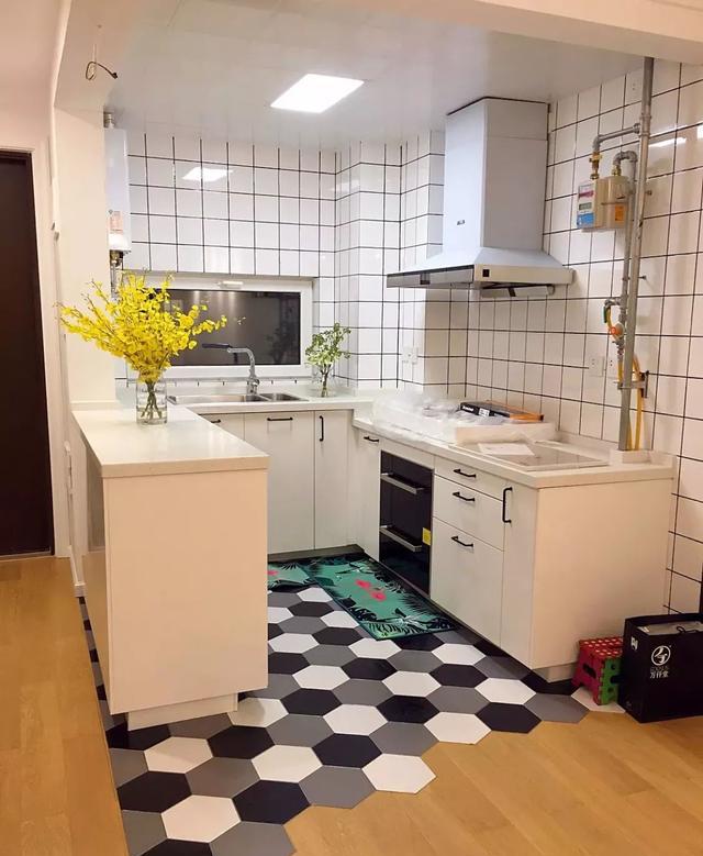 六角砖承包的入户厨卫空间是真漂亮