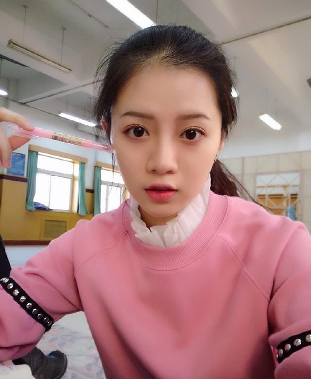 青春靓丽的全国最小火炬手,美女校花丁可儿