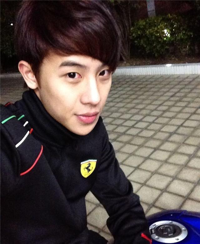 他的座驾不输王思聪还是深圳大学校草曾晒99亿存款灭网红威风