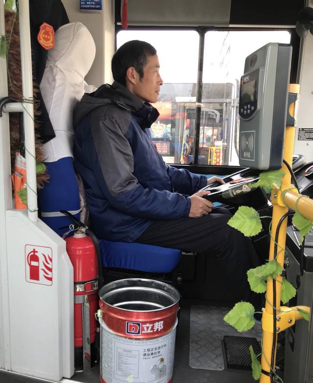 公交司机上班时间不工作?没被扣钱还获得了全芜湖人的掌声!