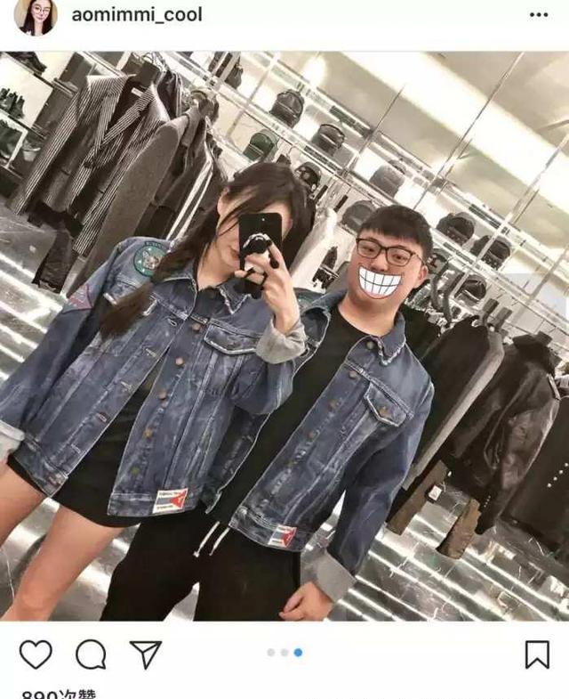 RNG小狗uzi和女友同游迪士尼,网友:又换新女友