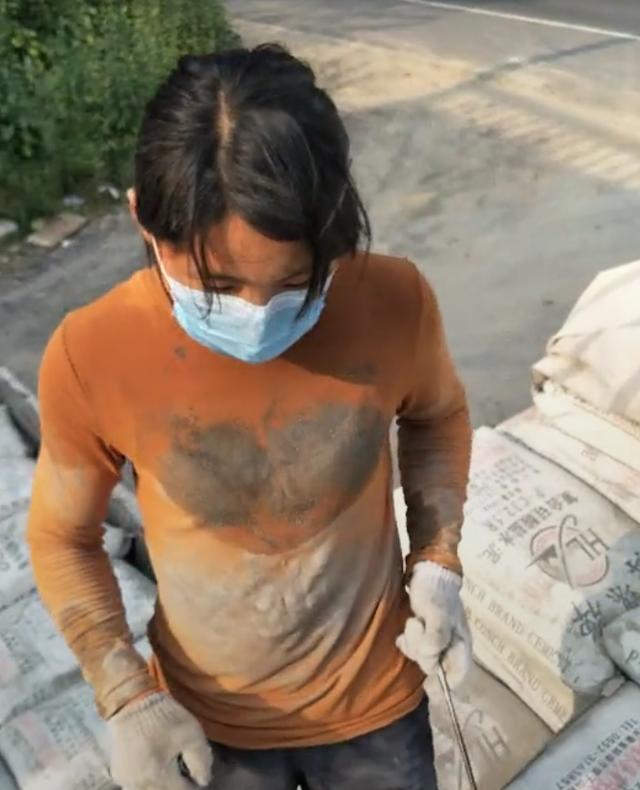 肯吃苦,能受累,只要能挣到钱,叫我"水泥妹"又如何!