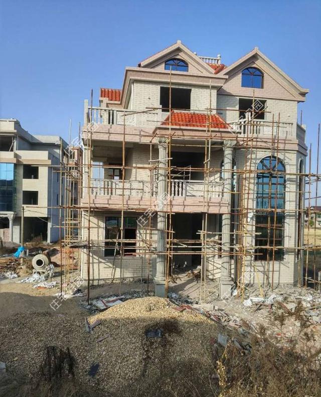 在农村建一栋这样的3层别墅真的只要30万就够了