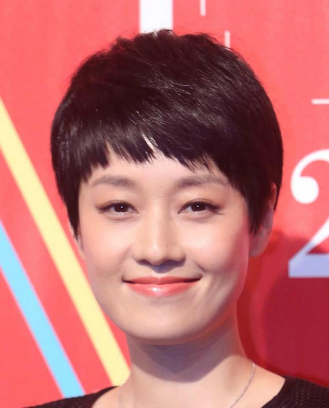 马伊琍这些青涩旧照你见过几张?这张都快认不出了!