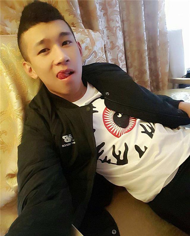 天佑曾身价上亿现在被禁只能去寺庙烧香,网友:有本事再买豪车啊