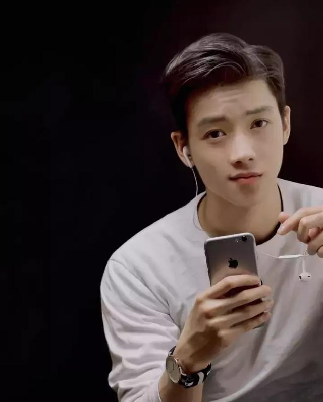 这个越南小鲜肉简直是才华跟颜值的结合体