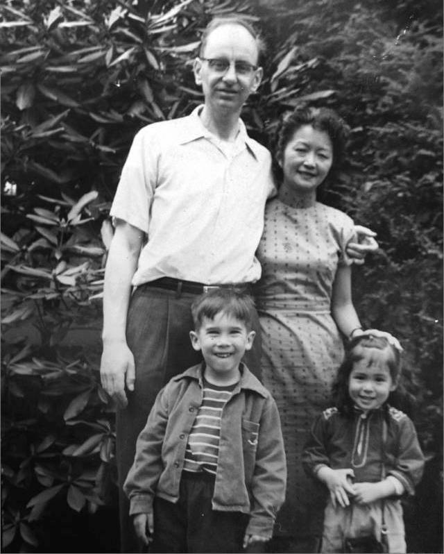 直到傅汉思成为耶鲁大学的教授,他们的生活才安定下来,张充和便把更多