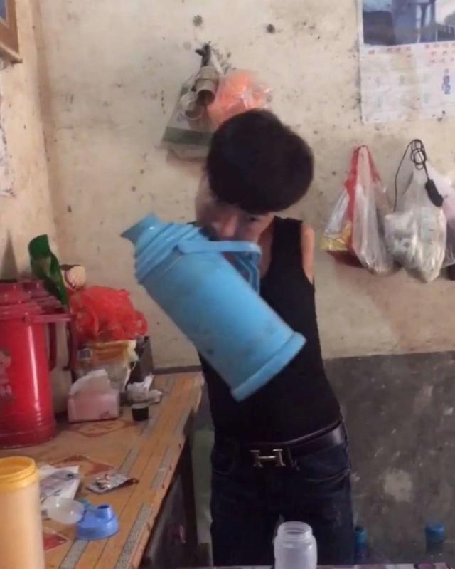 人生是个圆,有的人走了一辈子也没有走出命运画出的圆圈,他就是不知道