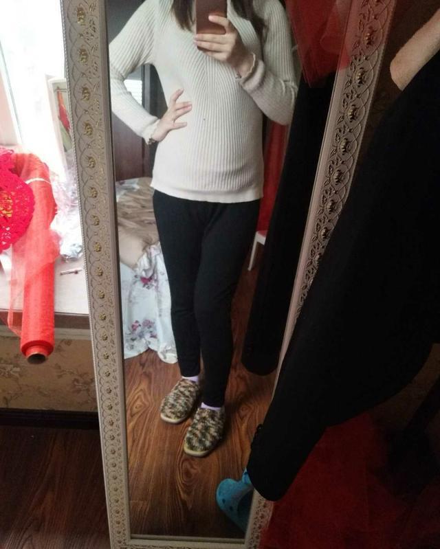 看的出这个孕八个月的肚子? 感觉是怀了个假孕